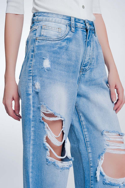 Vaqueros capri de pernera ancha con bajos sin rematar en azul claro