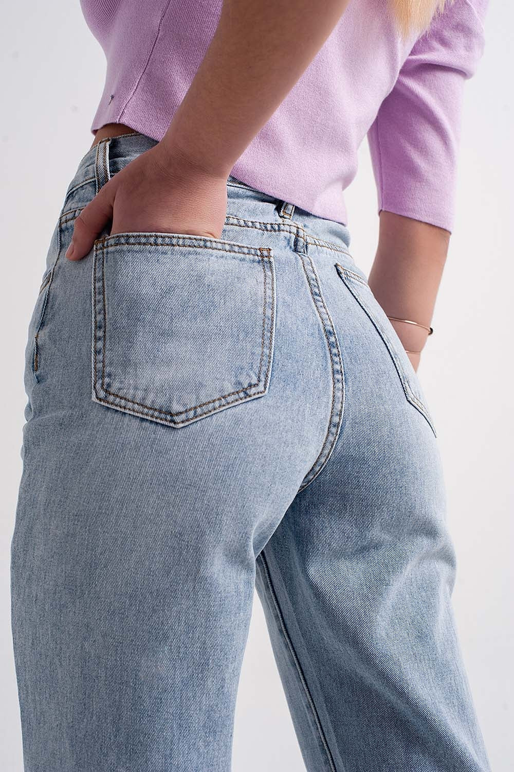Vaqueros con detalle de lazada en el tobillo
