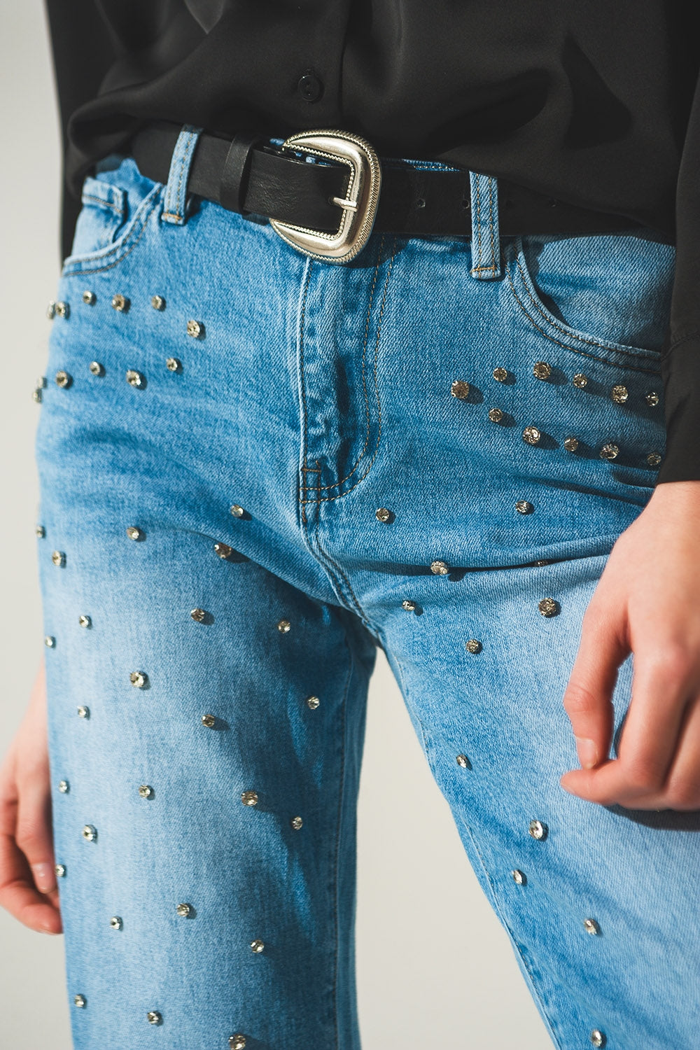 Vaqueros con diseño integral de strass