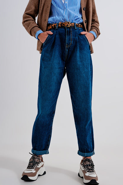 Vaqueros con pinzas y pernera peg leg