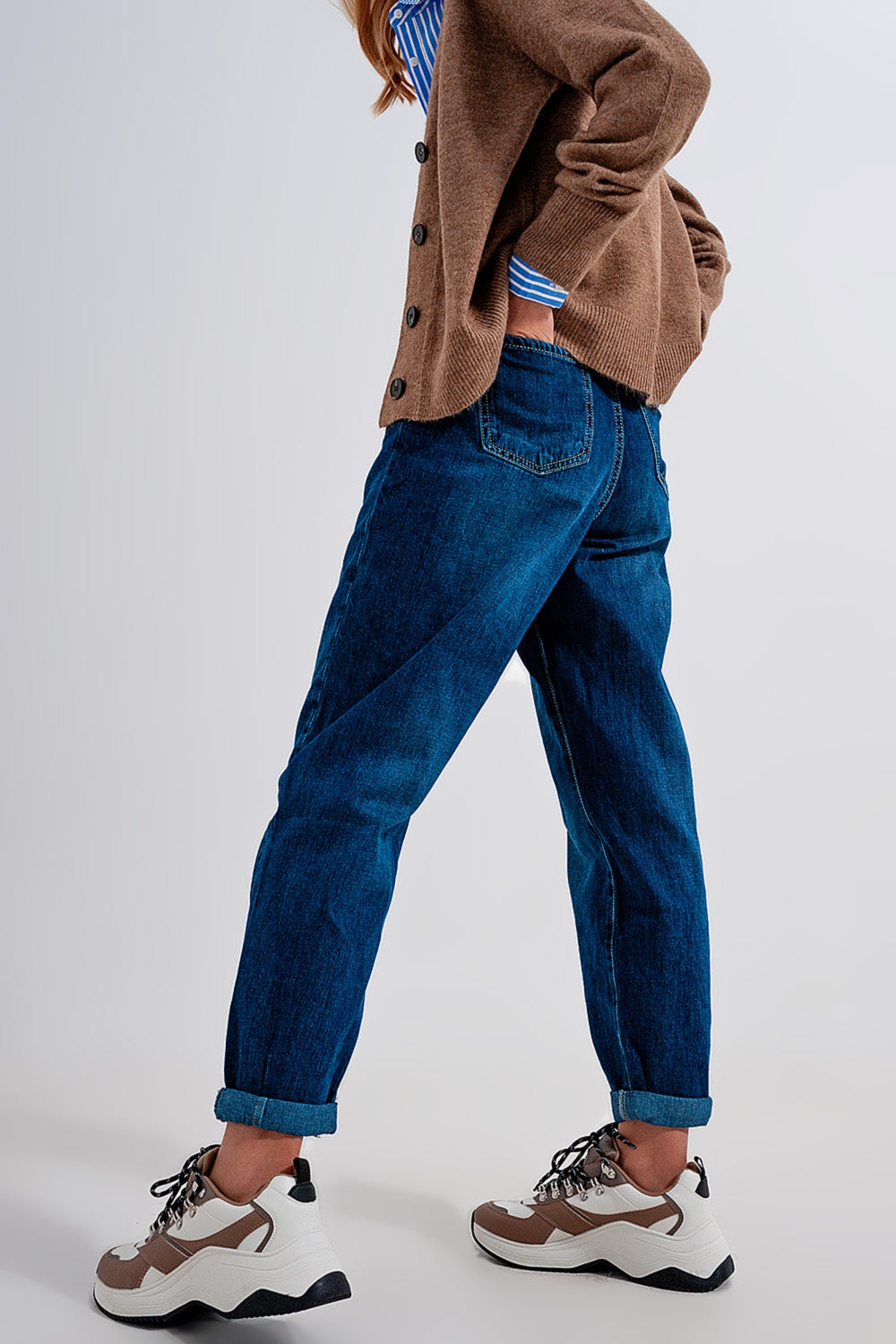Vaqueros con pinzas y pernera peg leg