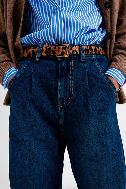 Vaqueros con pinzas y pernera peg leg