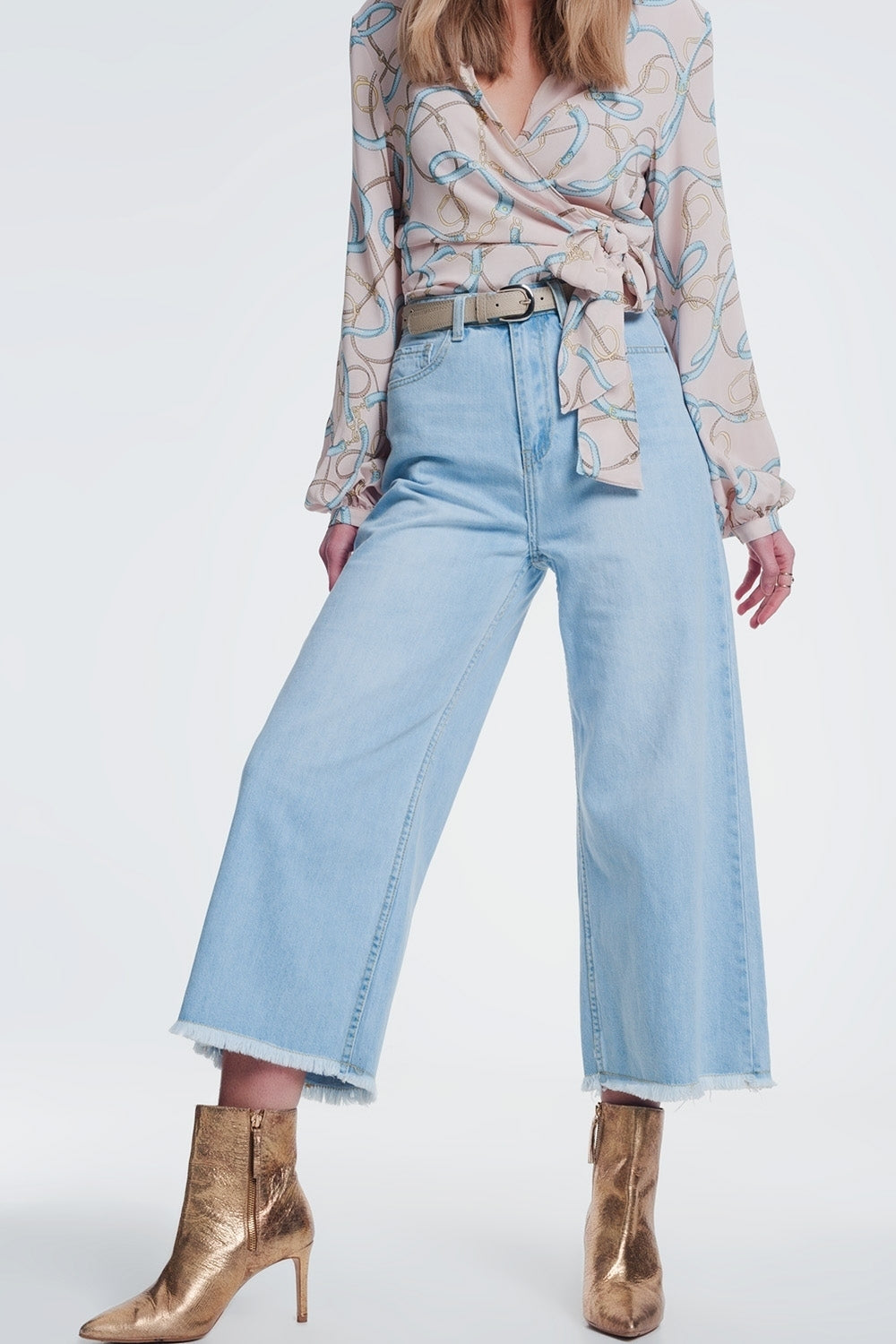 Vaqueros culotte con dobladillo rasgado