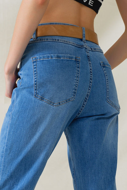 Vaqueros de cintura alta en denim elástico de lavado medio