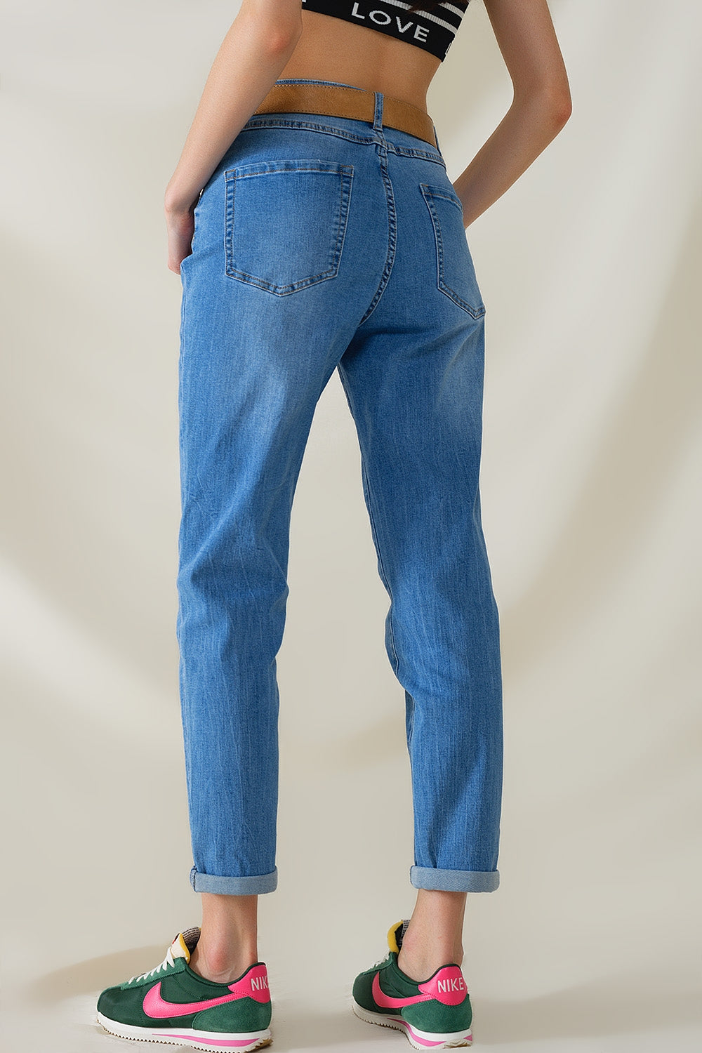 Vaqueros de cintura alta en denim elástico de lavado medio