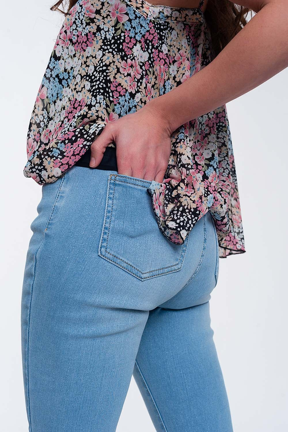 Vaqueros de corte slim y talle alto en diseño bonito con brillo lavado medio