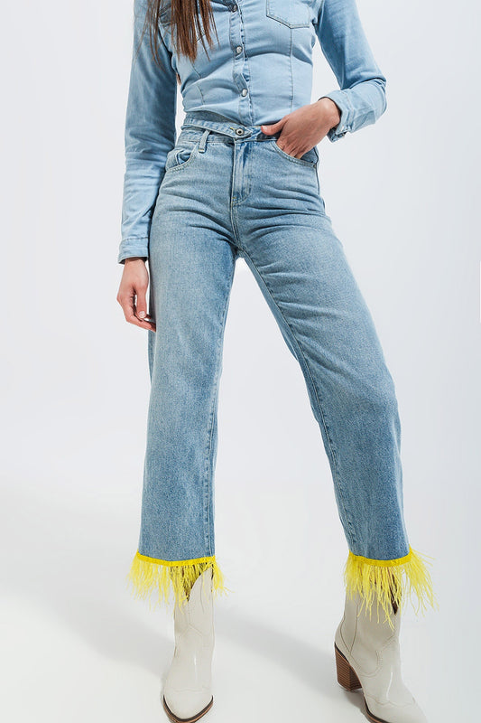 Q2 Vaqueros de pernera recta con plumas sintéticas en el bajo de color amarillo