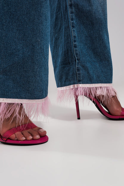 Vaqueros de pernera recta con plumas sintéticas en el bajo de color ROSA