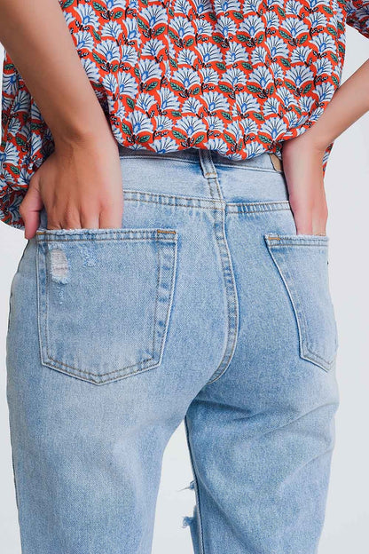 Vaqueros de pernera recta con roturas estilo años 90