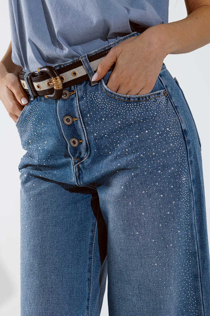 Vaqueros de pierna ancha con botones a la vista y detalles de strass en lavado medio