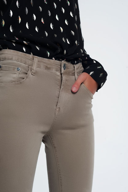 Vaqueros de talle alto en color beige