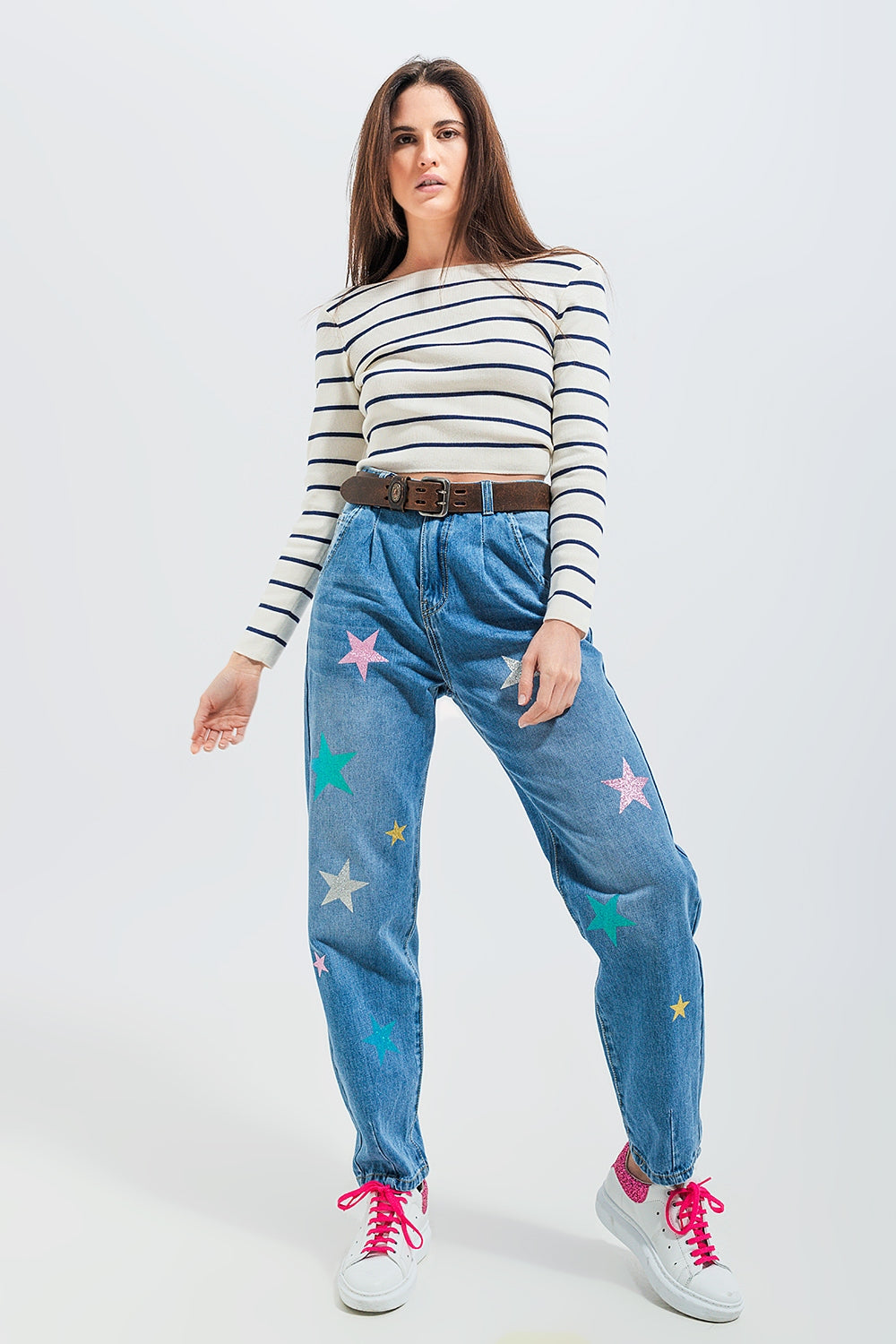 Vaqueros holgados de talle alto con pliegues y estampado de estrellas