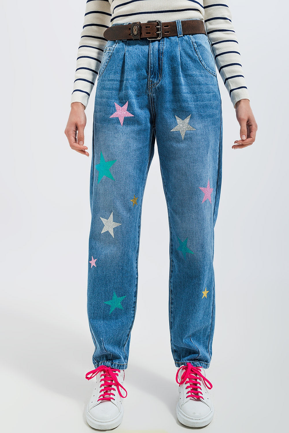 Vaqueros holgados de talle alto con pliegues y estampado de estrellas