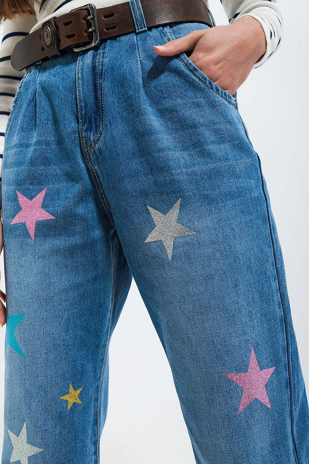 Vaqueros holgados de talle alto con pliegues y estampado de estrellas