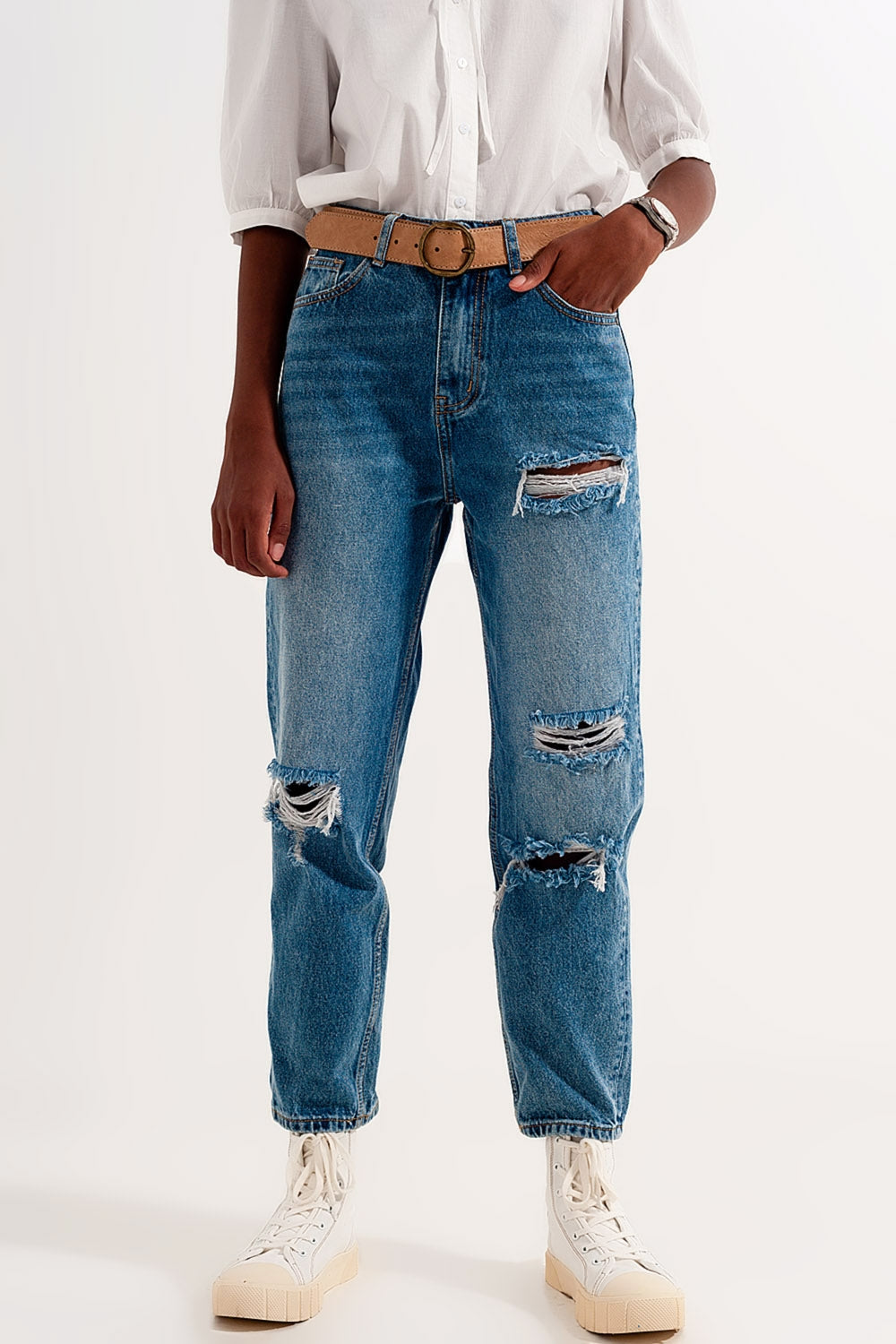 Vaqueros mom azules con rotos