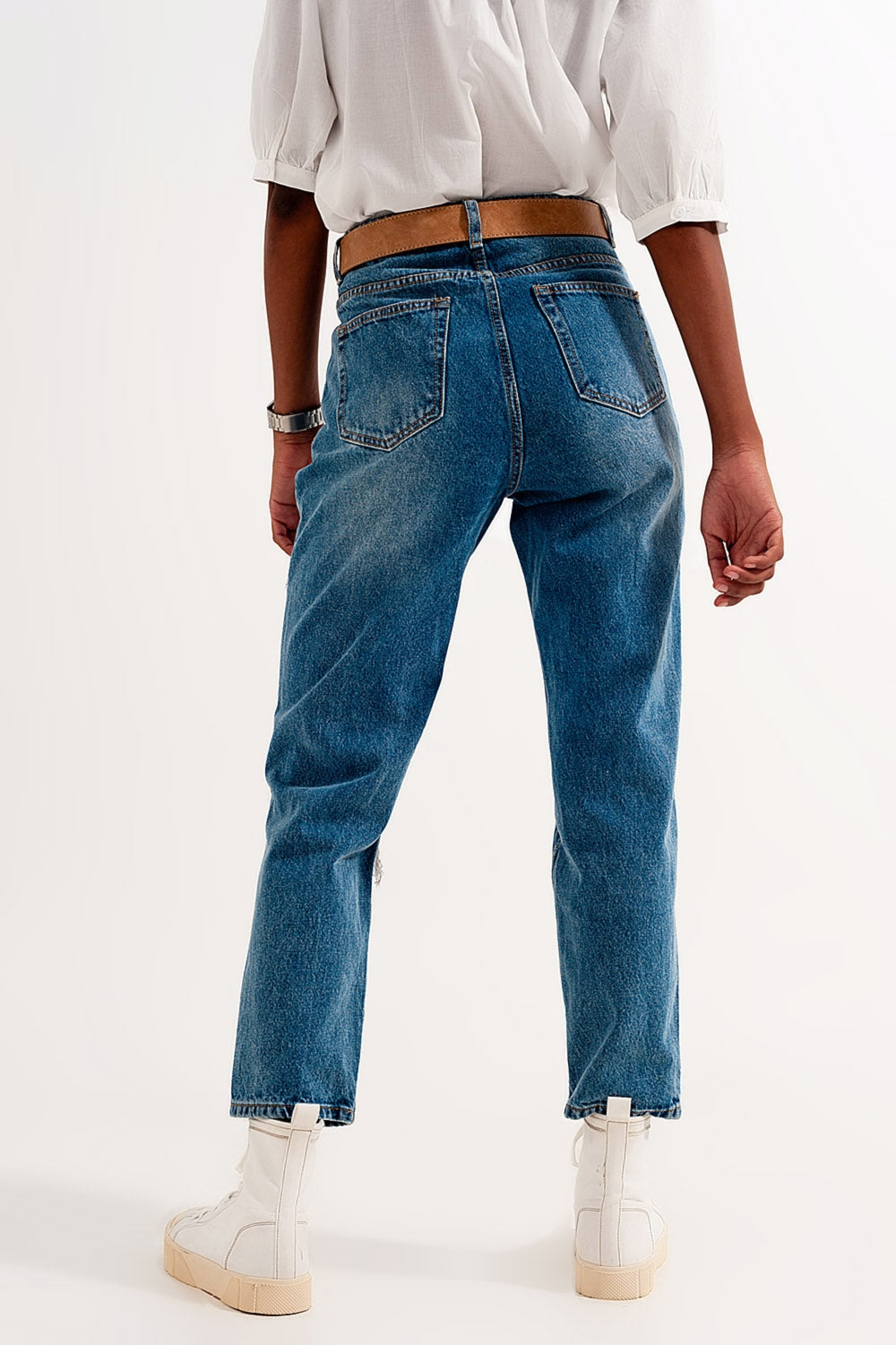 Vaqueros mom azules con rotos