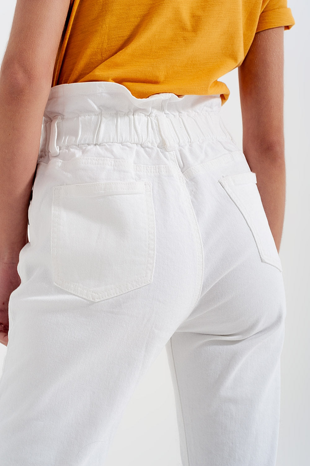 Vaqueros Mom con cintura elástica paperbag en blanco