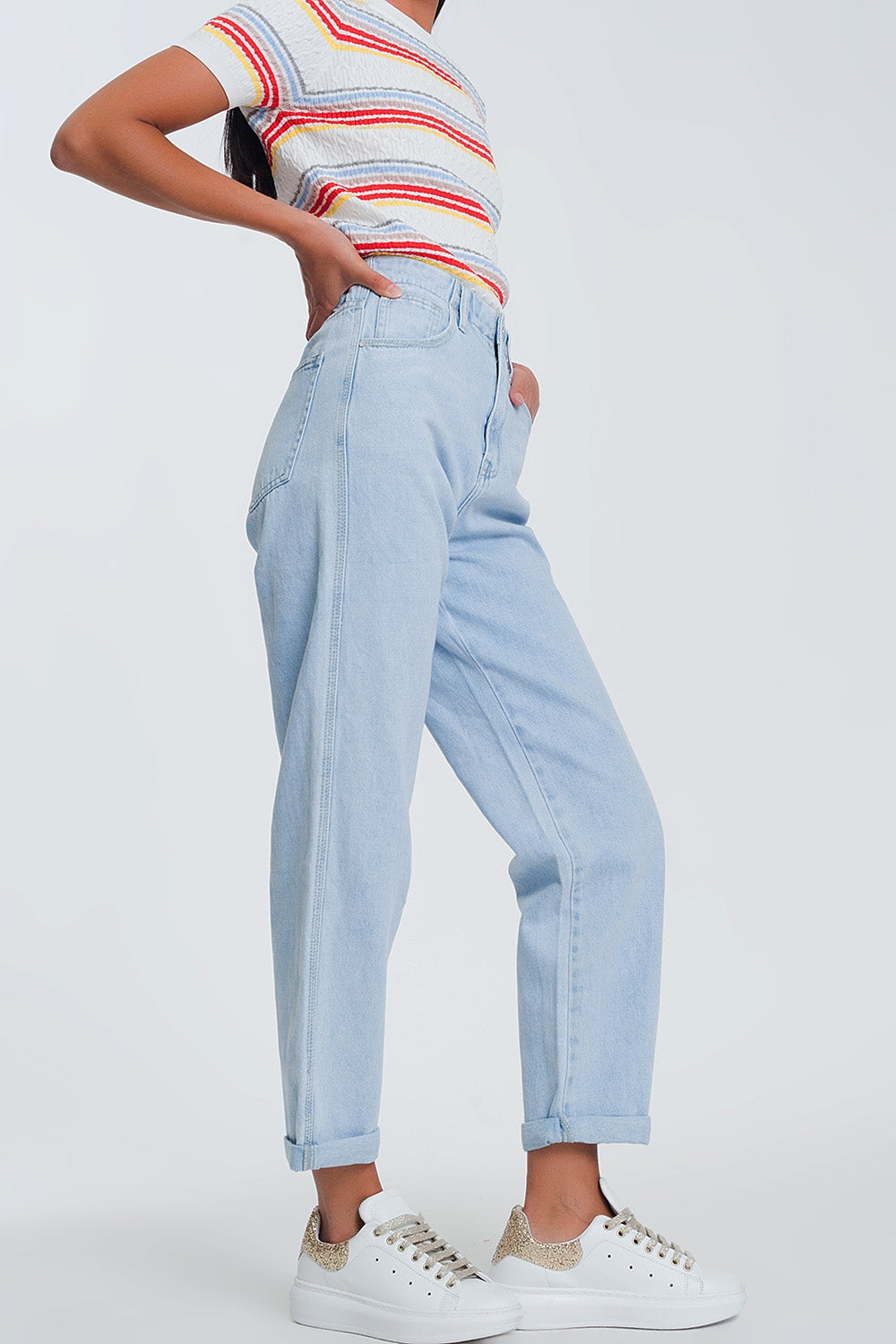 Vaqueros mom de talle alto con azul claro