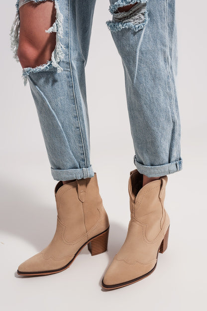 Vaqueros Mom de talle alto con lavado claro y rotos