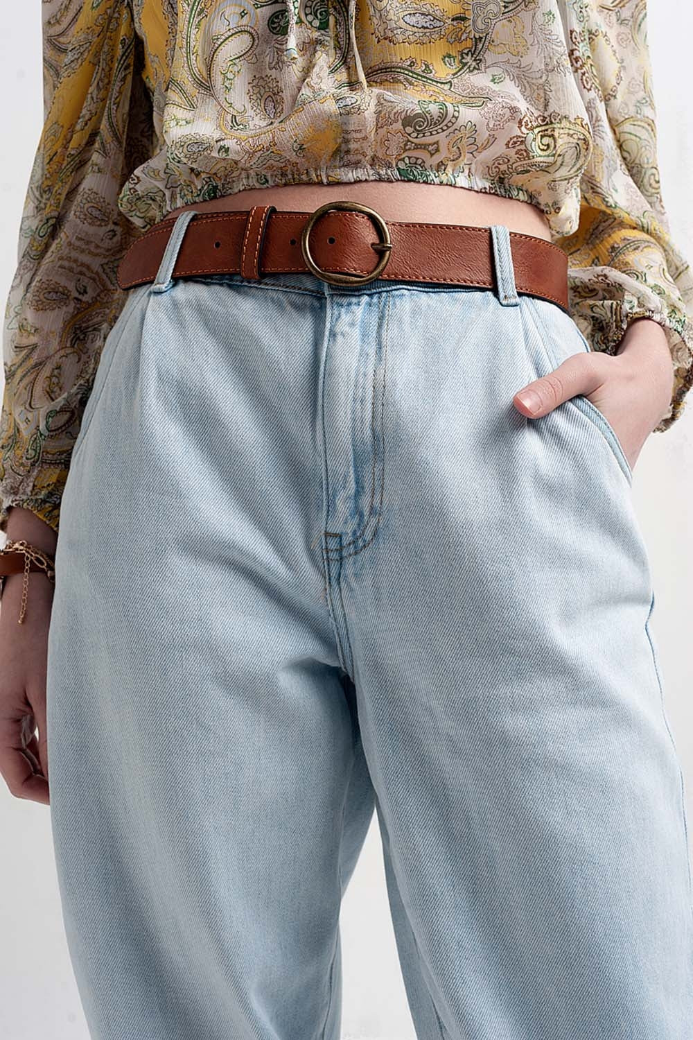 Vaqueros mom holgados de talle alto con lavado claro
