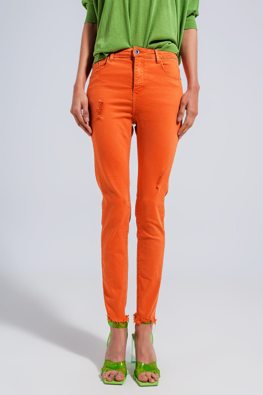 Vaqueros naranja de talle alto y corte pitillo