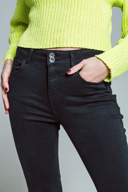 Vaqueros pitillo acampanados con detalle de doble botón en negro