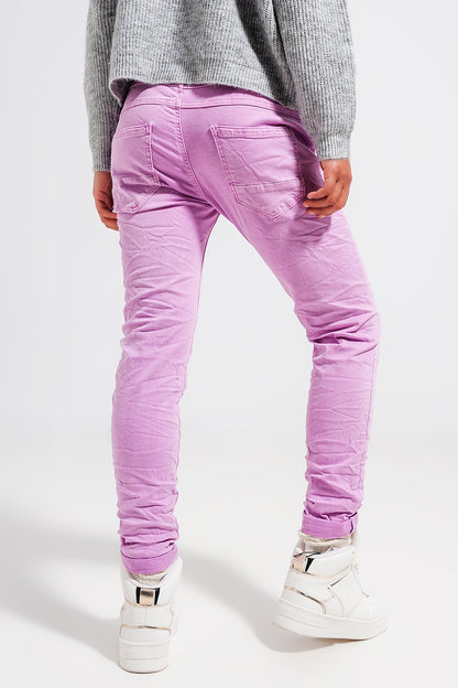 Vaqueros pitillo color rosa con botones a la vista