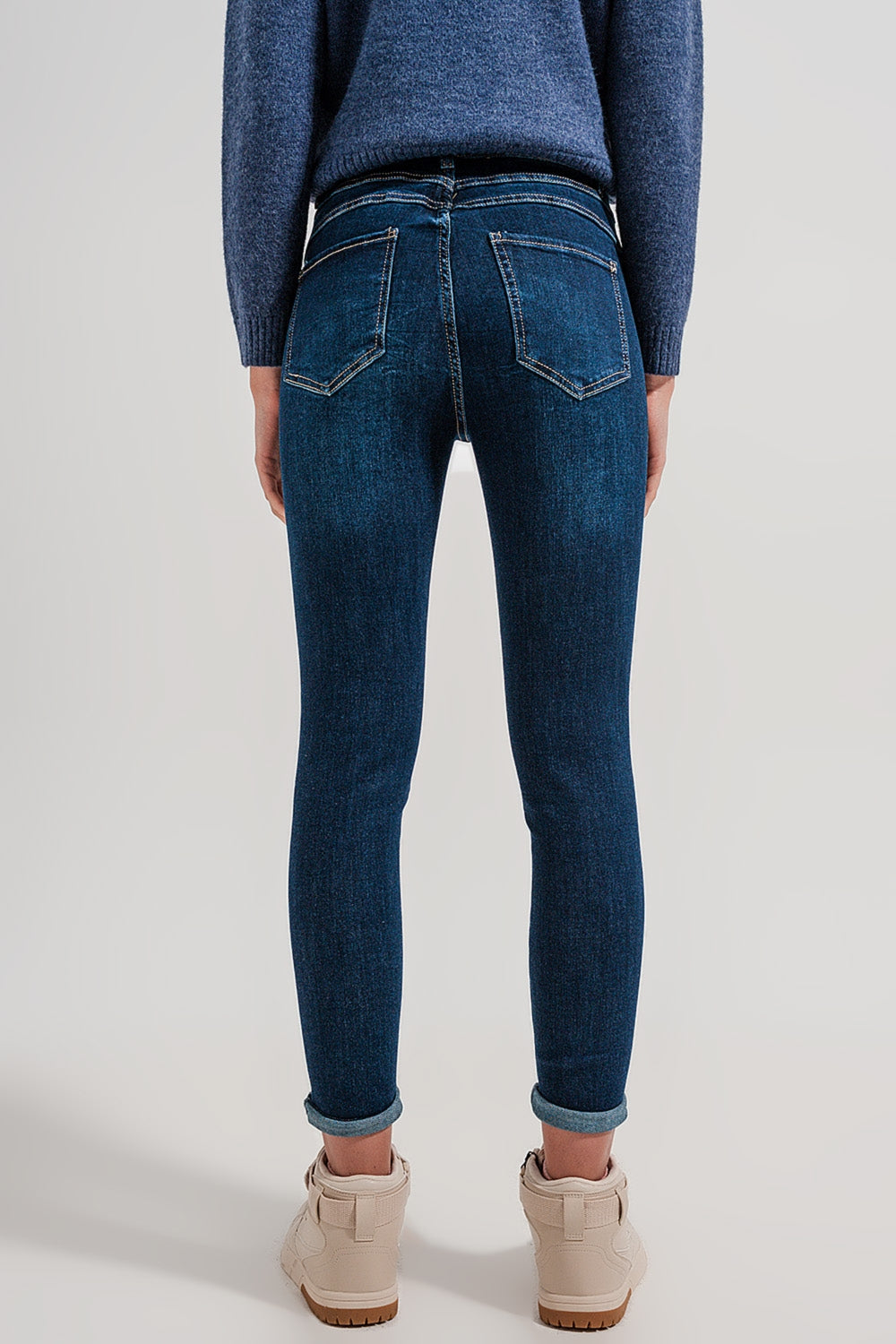 Vaqueros pitillo talle alto color azul oscuro