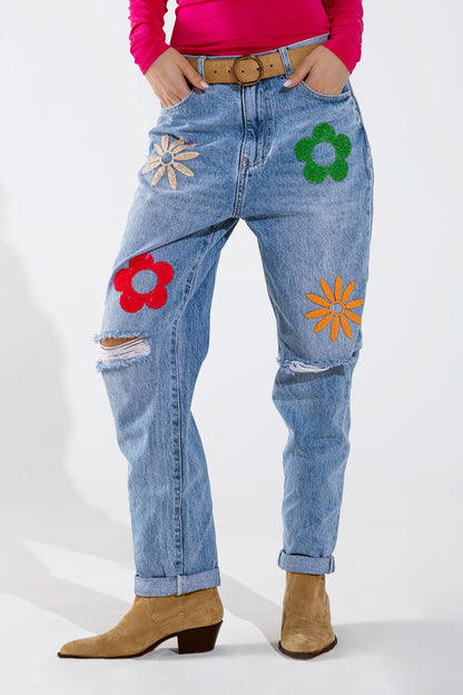 Vaqueros rectos con detalle de flores en azul lavado