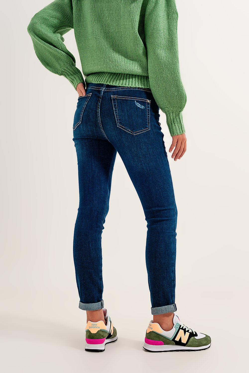 Vaqueros Skinny azul medio con dobladillo en el bajo elastico