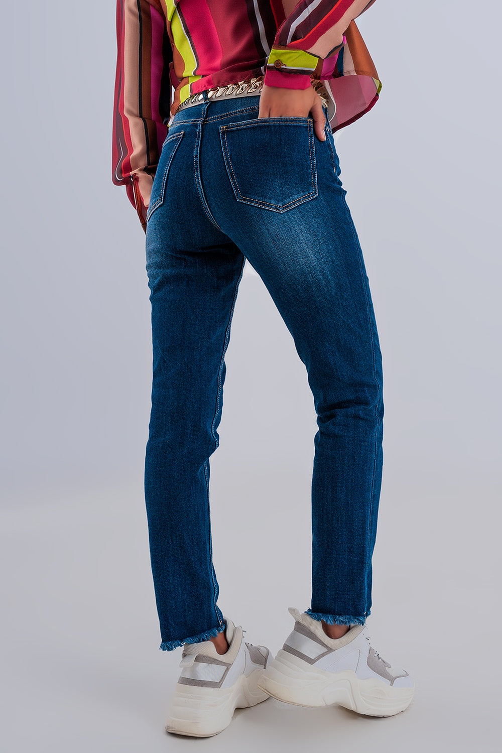 Vaqueros skinny de cintura alta con bajos sin rematar en azul oscuro