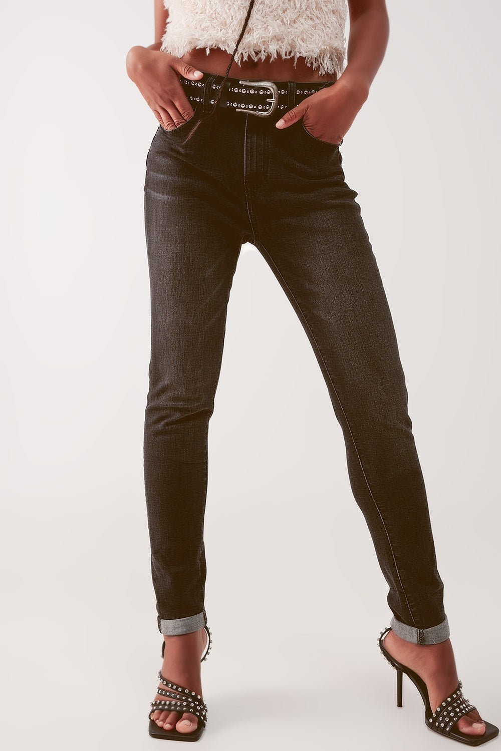 Vaqueros skinny en negro deslavado con cintura alta