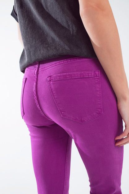 Vaqueros super ajustados tobilleros fucsia con suaves arrugas