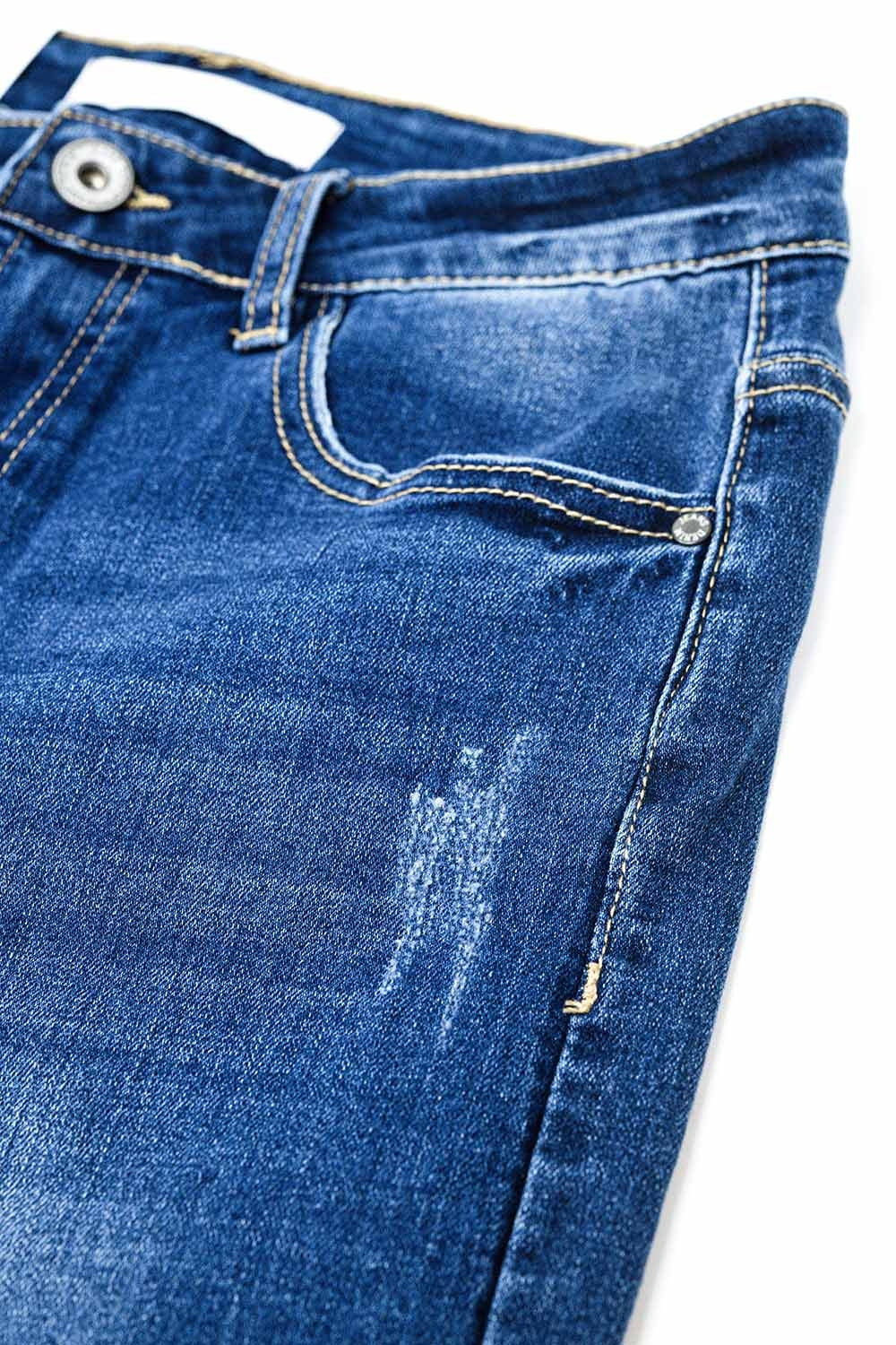 Vaqueros super skinny en lavado medio con rotos en los bajos