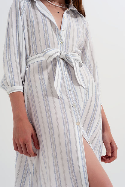 Vestido amplio con botones y diseño a rayas