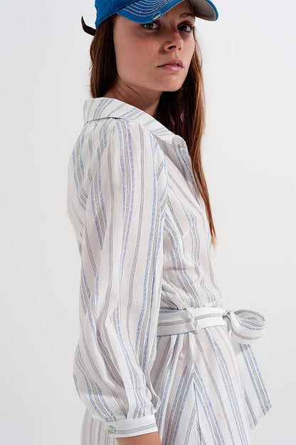 Vestido amplio con botones y diseño a rayas