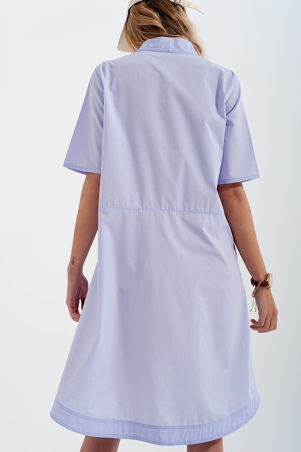 Vestido amplio corto en color lila a capas