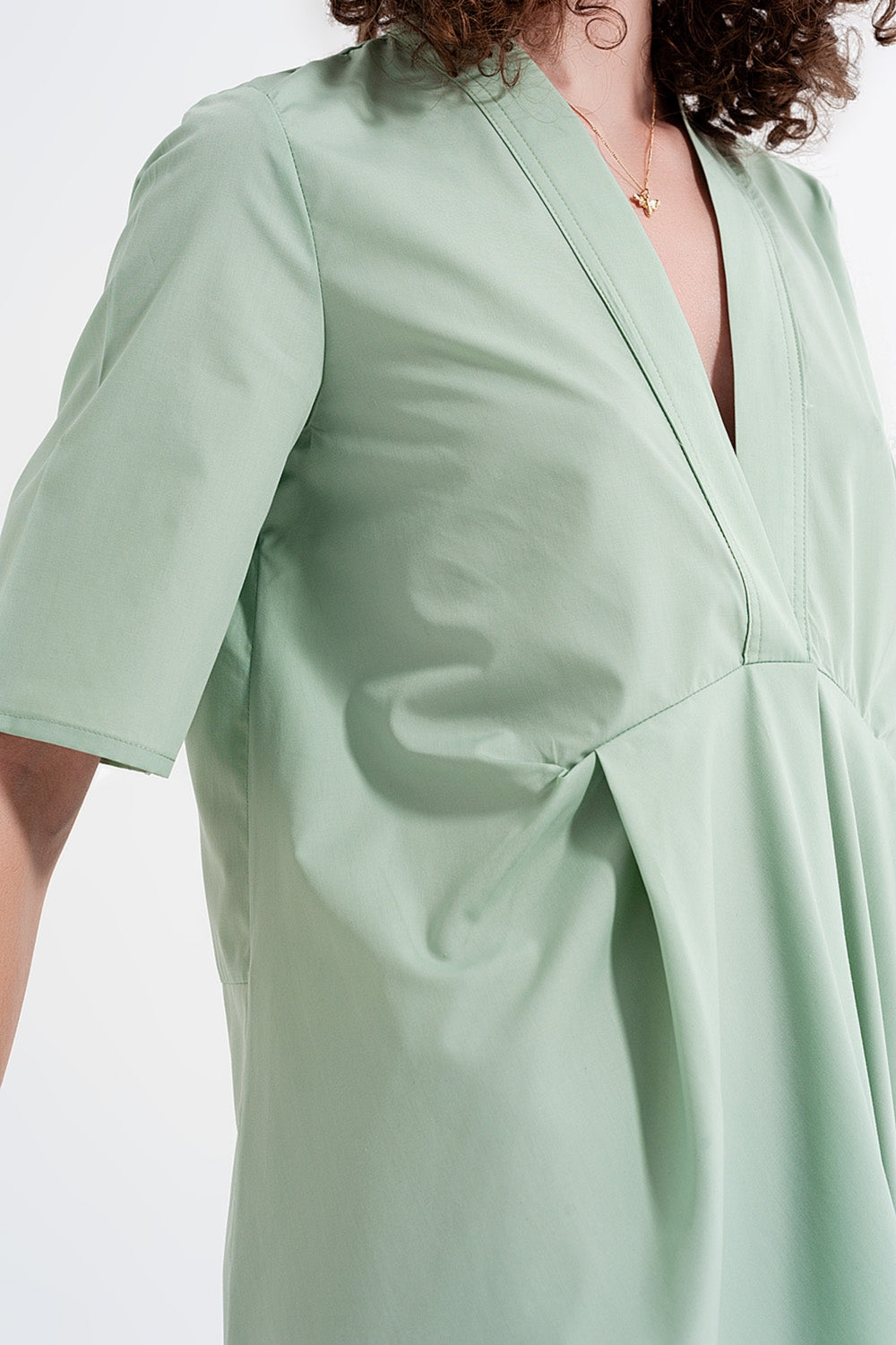 Vestido amplio corto en color verde a capas