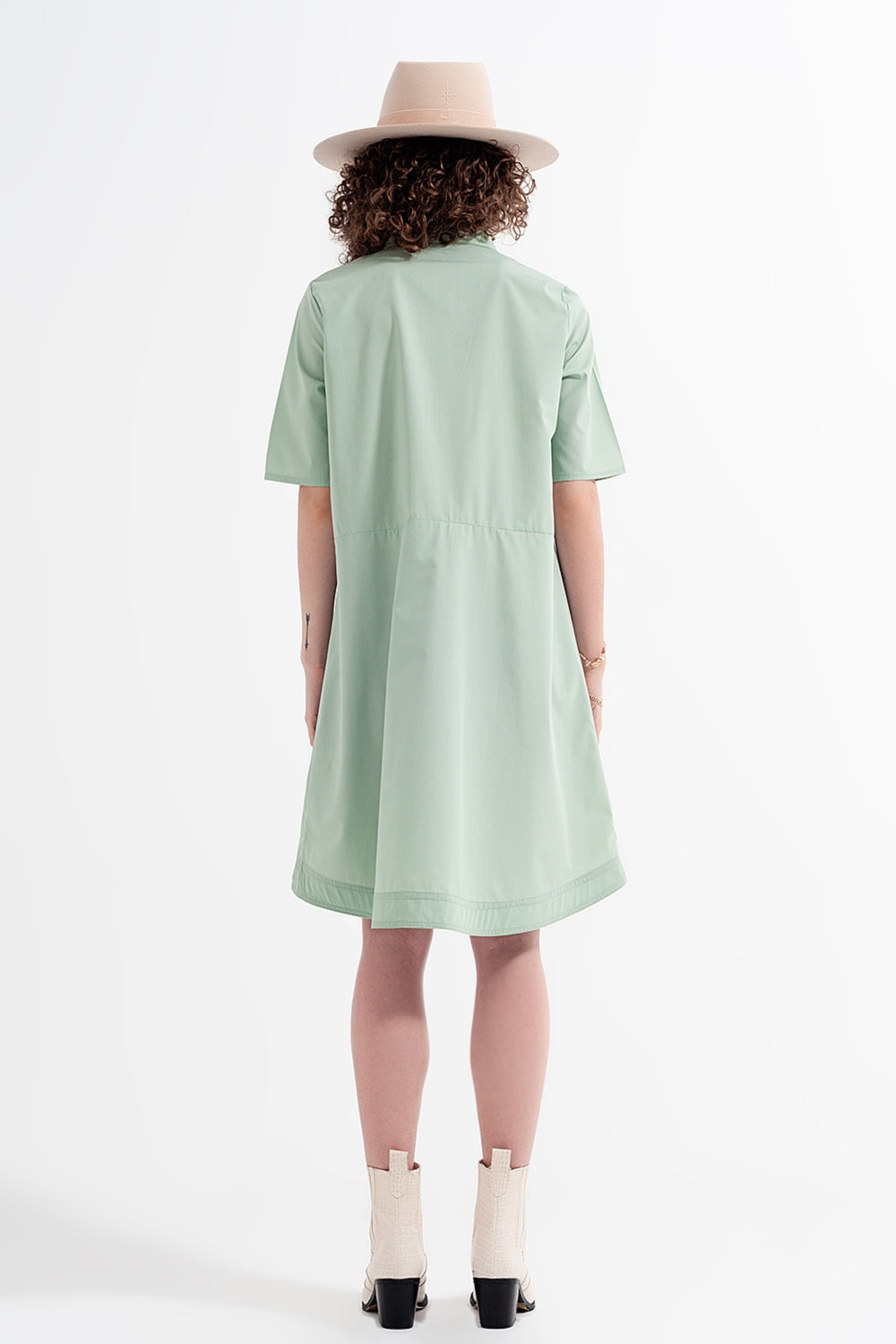 Vestido amplio corto en color verde a capas