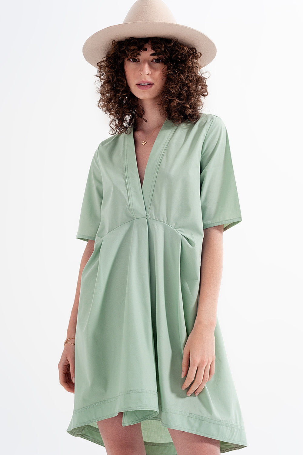 Vestido amplio corto en color verde a capas