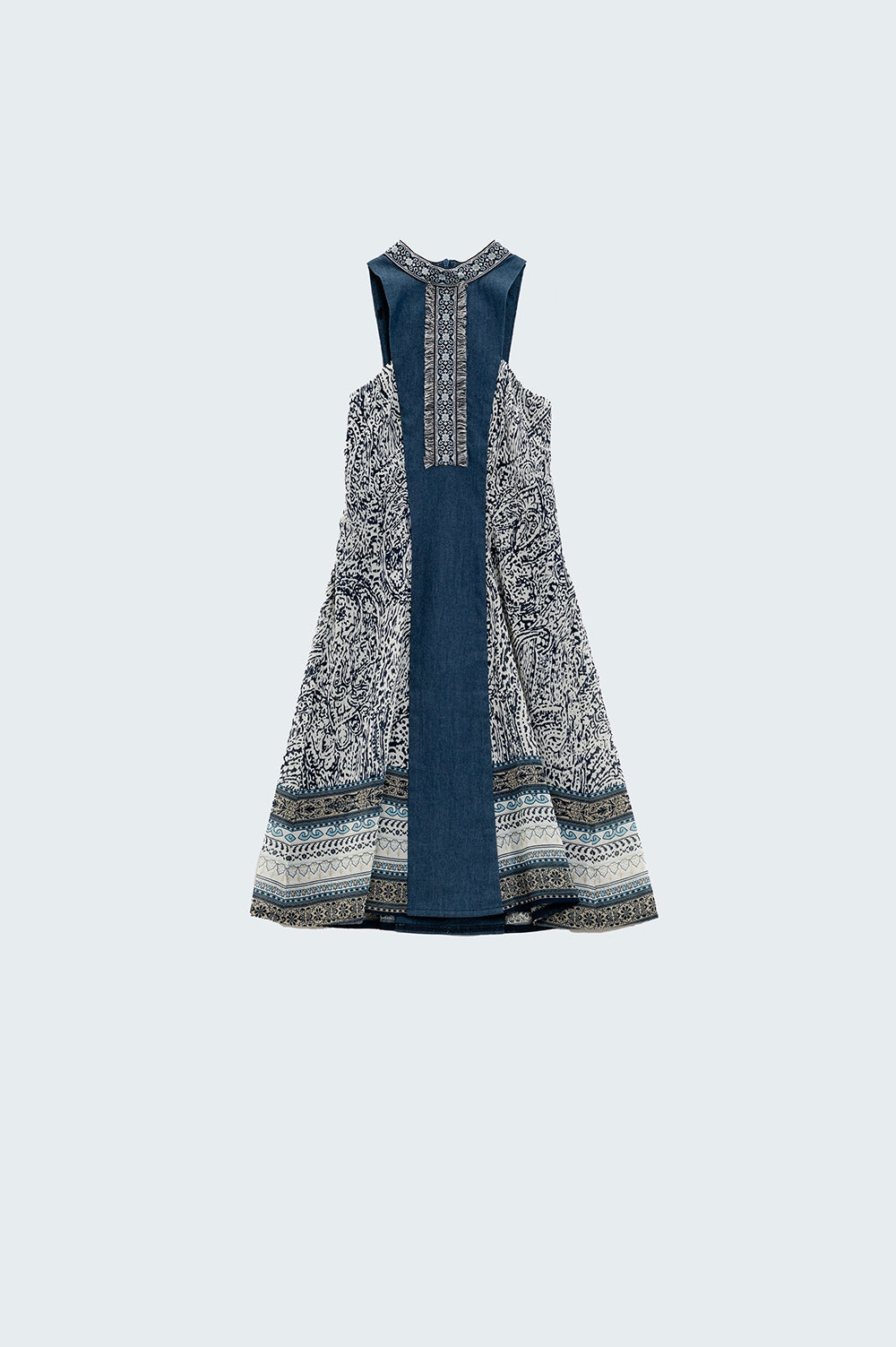 Q2 Vestido azul con cuello alto