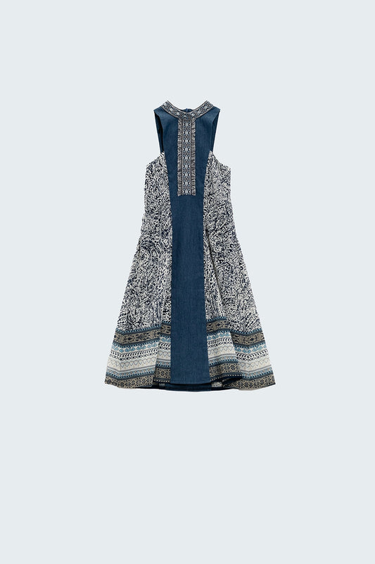 Q2 Vestido azul con cuello alto
