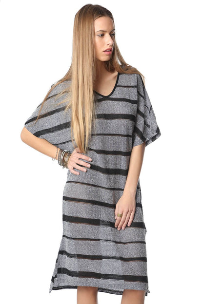 Vestido azul marino a rayas con detalle de rejilla