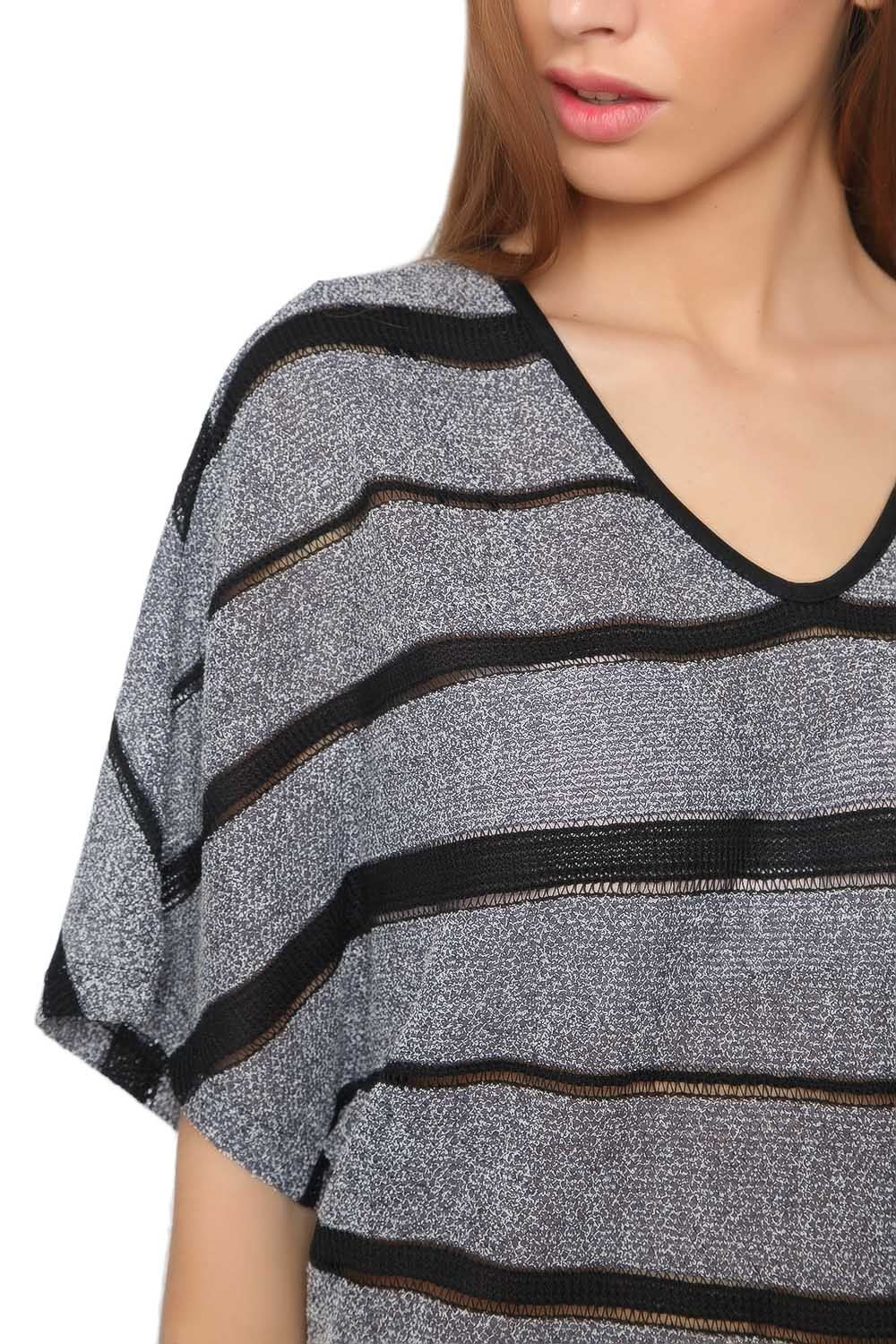 Vestido azul marino a rayas con detalle de rejilla
