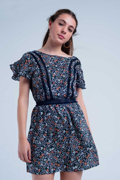 Vestido azul marino con estampado de flores y detalle abierto en la espalda
