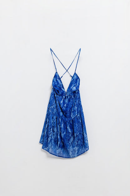Vestido BabyDoll con escote halter y espalda descubierta en estampado azul serpiente