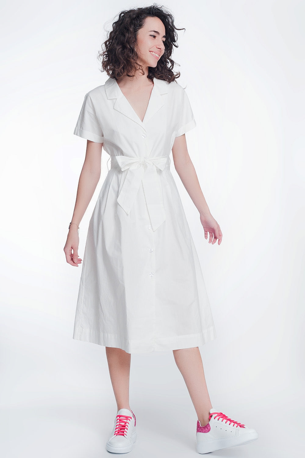 Q2 Vestido blanco de popeline con manga corta y cinturon
