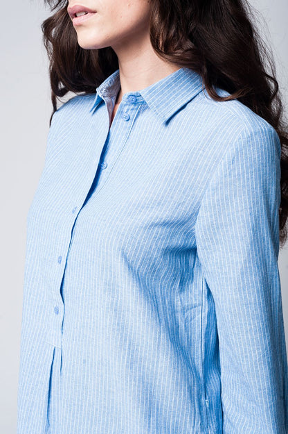 Vestido camisero a rayas azules con detalle de lazo en la cintura
