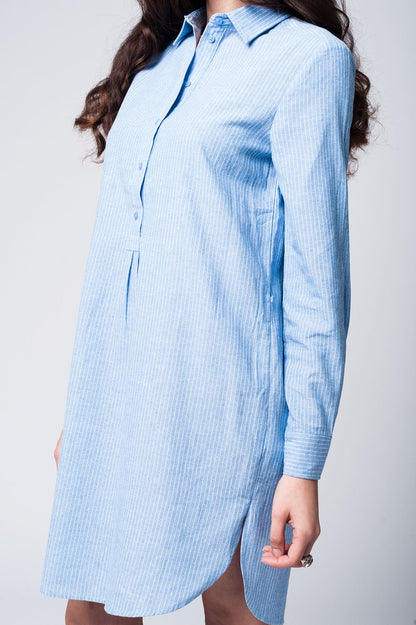 Vestido camisero a rayas azules con detalle de lazo en la cintura