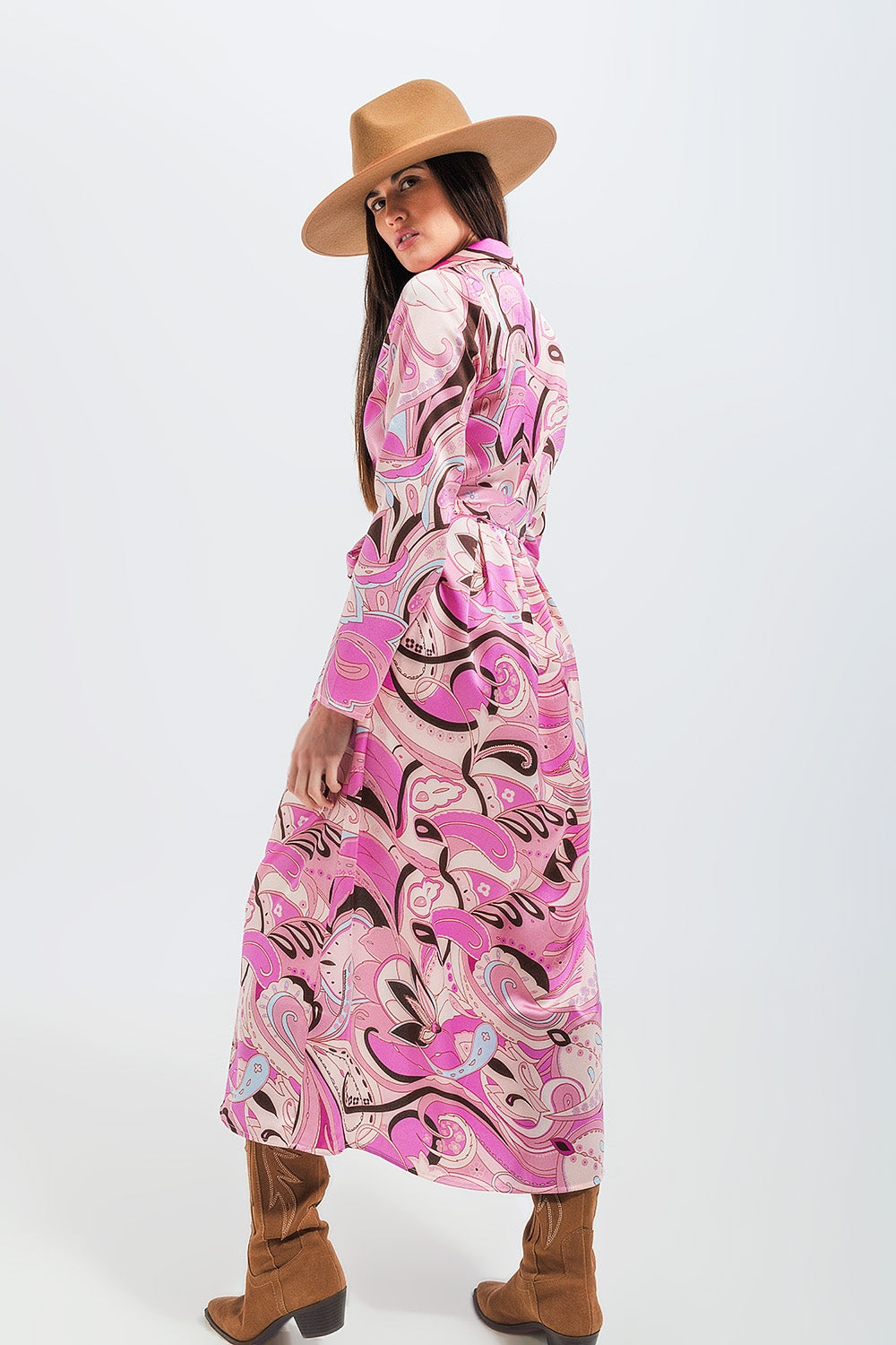 Vestido camisero color rosa con estampado abstracto